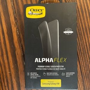 Bundle of Samsung Galaxy S10 Accessories, new in box.